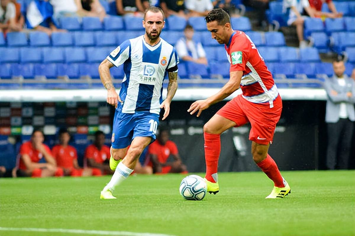 包含格拉纳达主场告捷，与保级区拉开差距！的词条